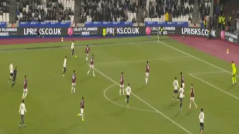 “印度球星布姆拉疑伤阴影笼罩印澳板球战！”